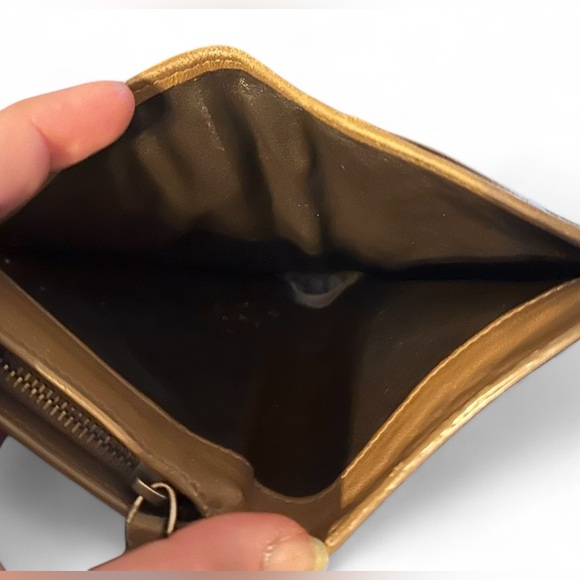 Authentic BOTTEGA VENETA Leather Passport Holder Bifold wallet in intrecciato - Picture 7 of 8